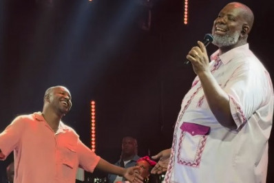 Péricles canta com Thiaguinho, Seu Jorge e Maria Rita em show