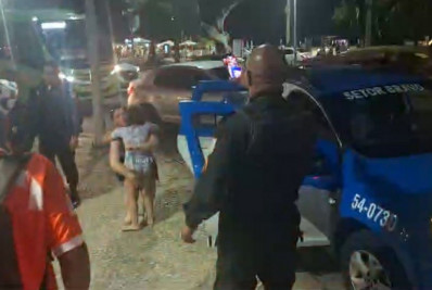 Turista chilena reencontra filha que se perdeu na Praia de Copacabana com ajuda de PMs