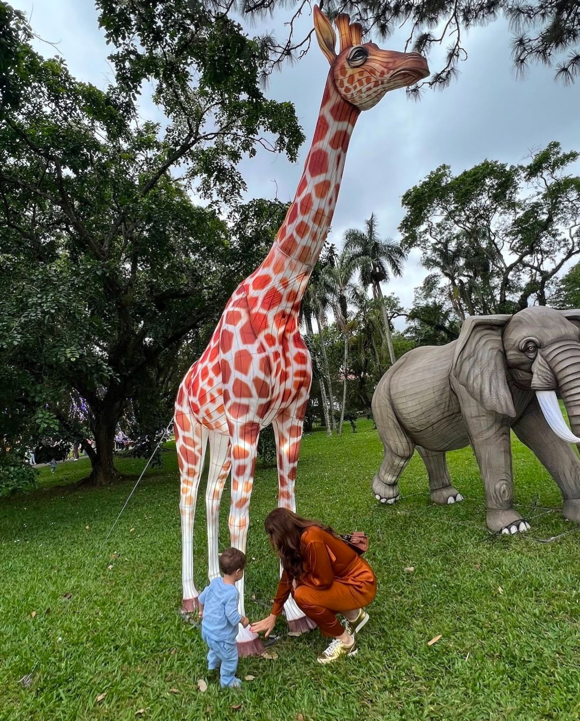 Claudia Raia mostra fotos do passeio com o marido e o filho - Reprodução Instagram