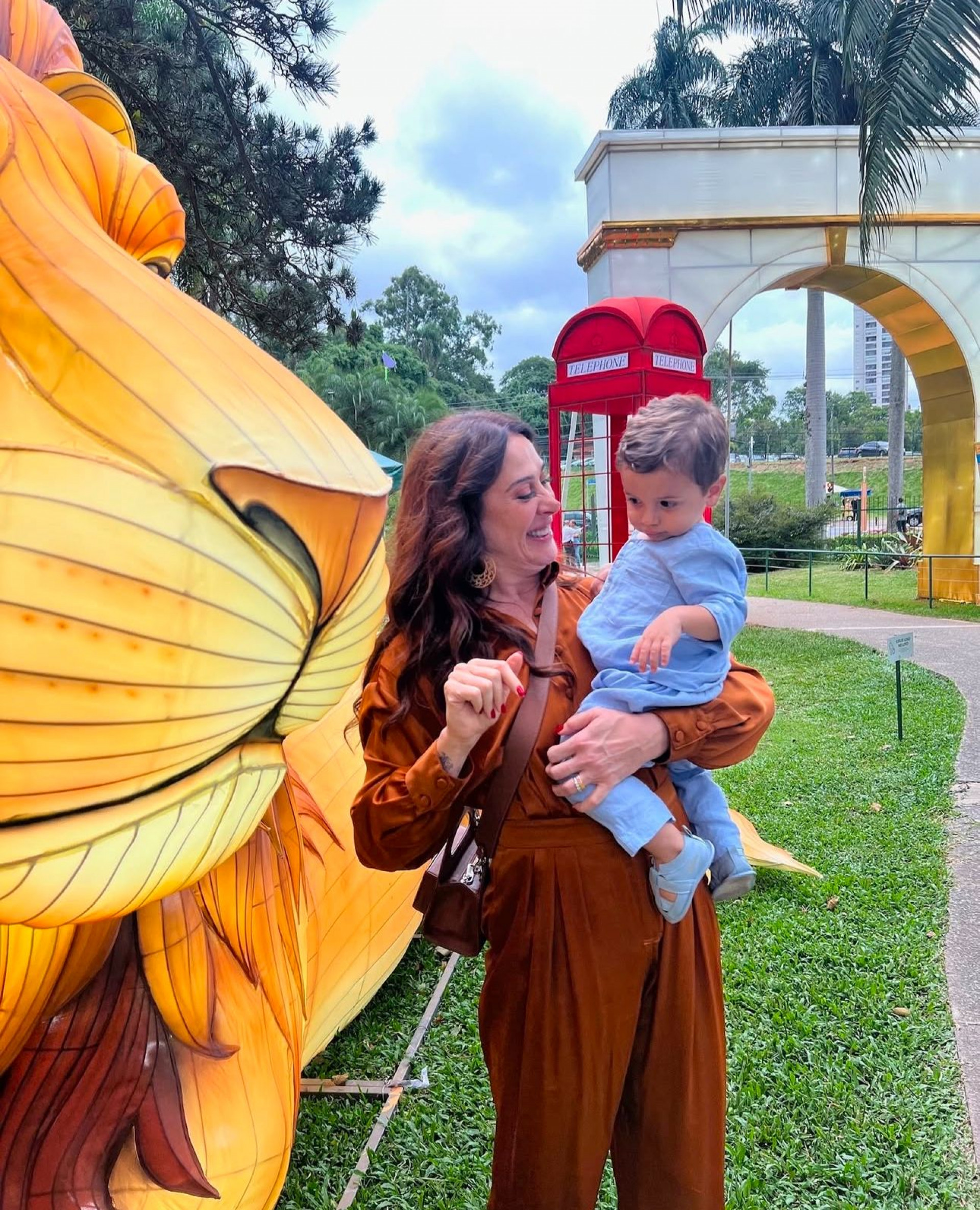 Claudia Raia mostra fotos do passeio com o marido e o filho - Reprodução Instagram