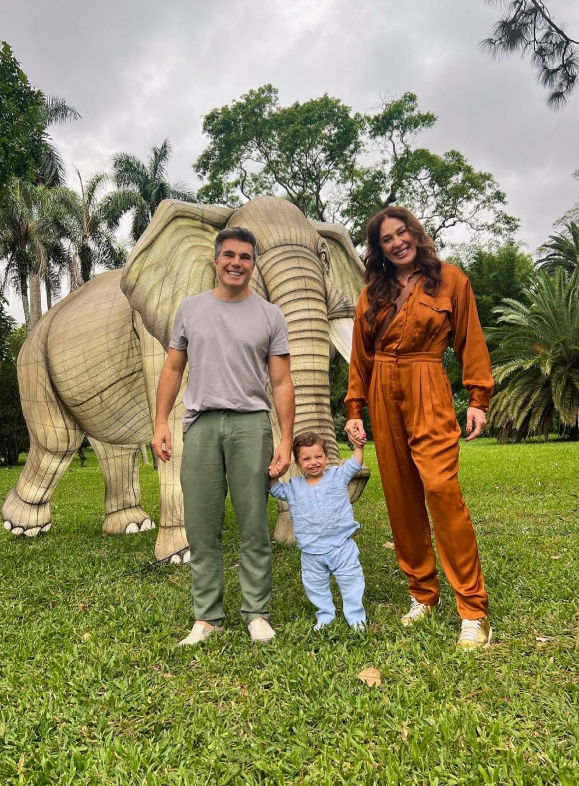 Claudia Raia exibe registros de passeio com a fam&iacute;lia - Reprodu&ccedil;&atilde;o Instagram