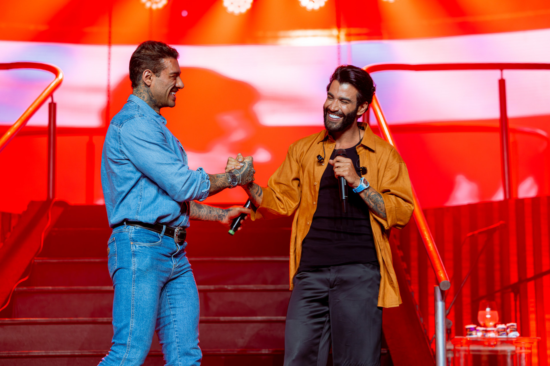 Lucas Lucco foi convidado para subir ao palco da estreia da turnê 
