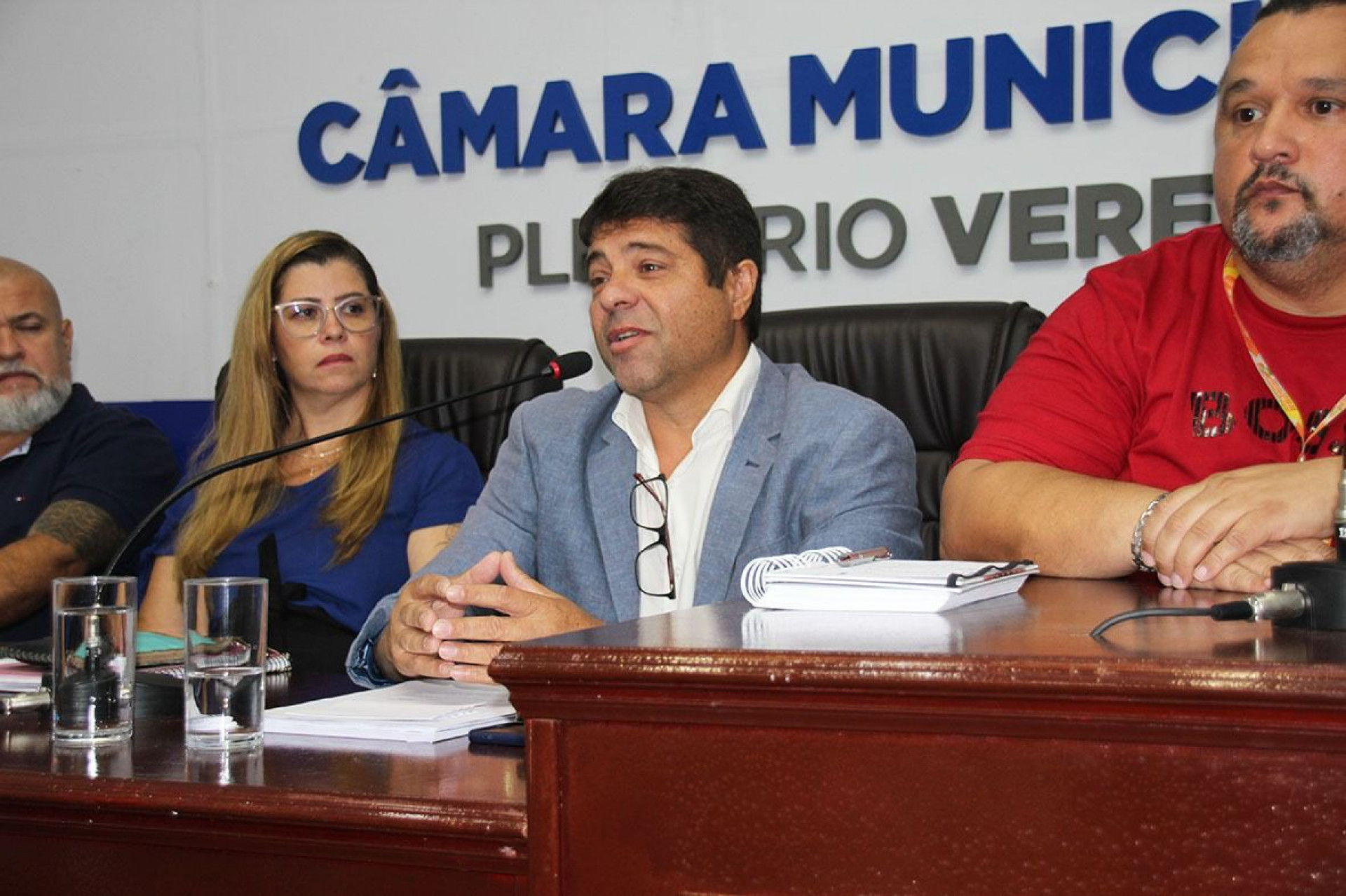 O secret&aacute;rio Eduardo Feital (ao centro) revelou que encontrou a Sa&uacute;de do munic&iacute;pio em prec&aacute;rias condi&ccedil;&otilde;es - &Acirc;ngela Portugal / CMBR Divulga&ccedil;&atilde;o