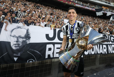 Savarino comemora um ano de Botafogo: 'Privilégio ser'