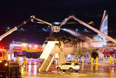 Avião pega fogo em aeroporto na Coreia do Sul, e 176 pessoas são evacuadas