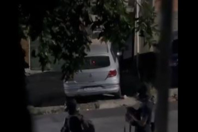 Vídeo: Traficantes fortemente armados entram em confronto em Vigário Geral