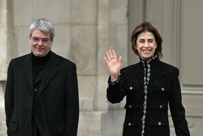 Fernanda Torres participa de desfile da Chanel na Semana de Moda de Paris