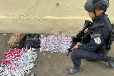 PM prende dois suspeitos com grande quantidade de drogas em Belford Roxo