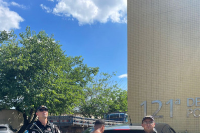 Polícia recupera carro roubado usado em possível invasão de comunidade