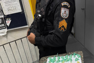 Ação policial apreende drogas na Favela da Linha em Macaé