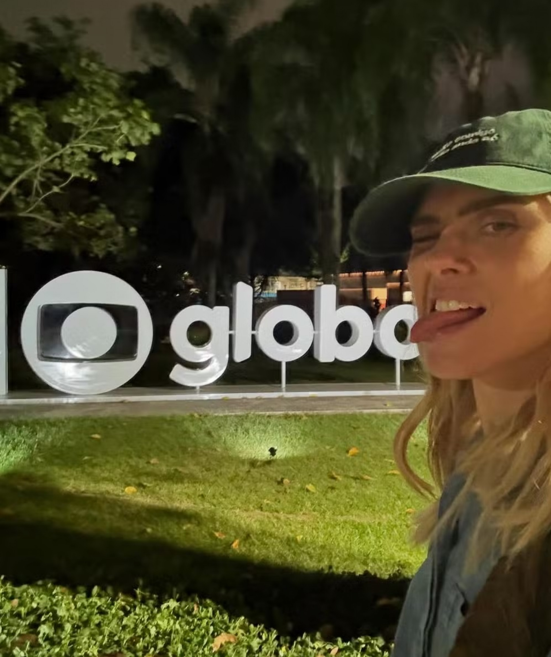 Carolina Dieckmann posou nos Estúdios Globo  - Reprodução/Instagram