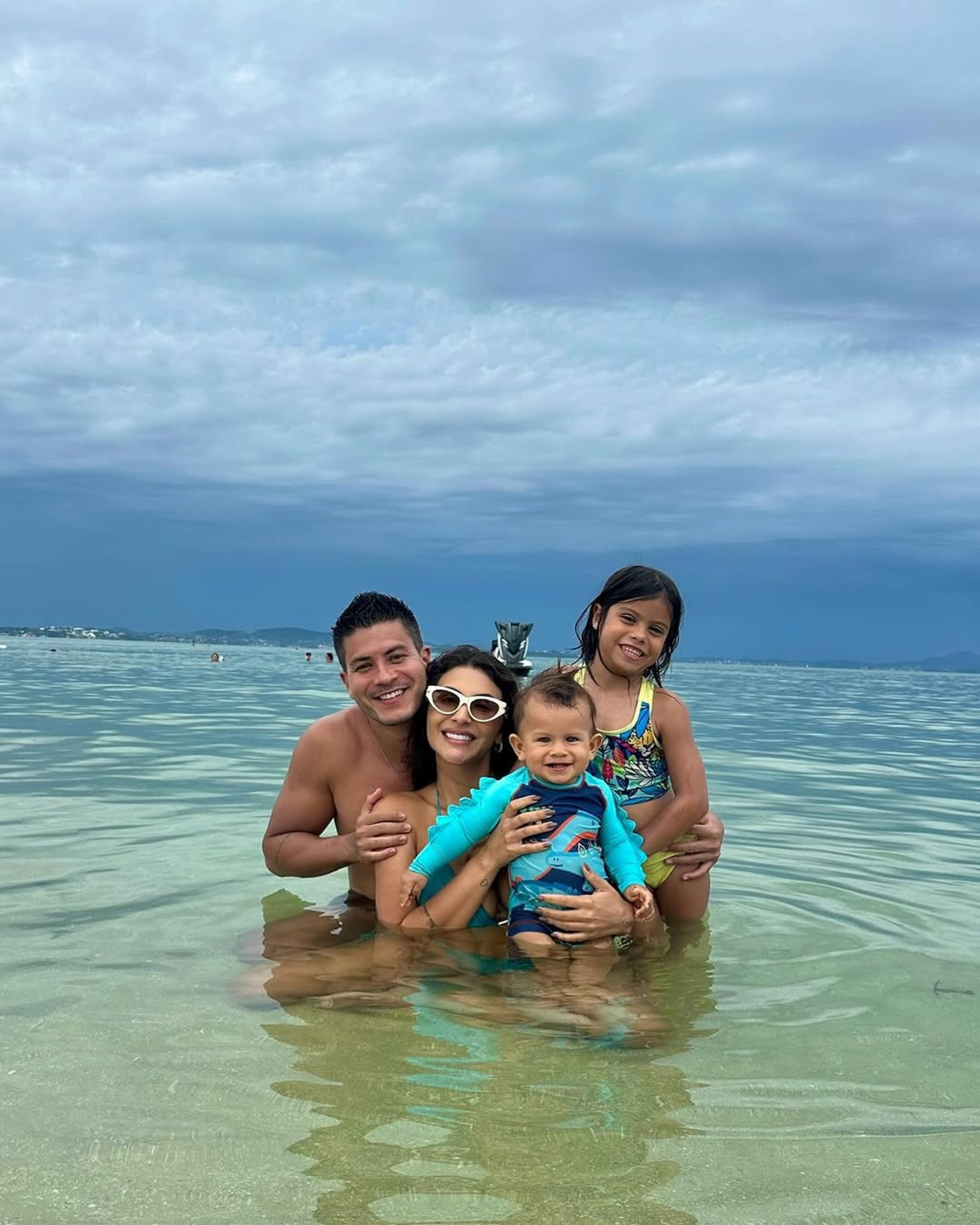 Arthur Aguiar curte viagem especial ao lado dos filhos e namorada - Reprodução / Instagram 