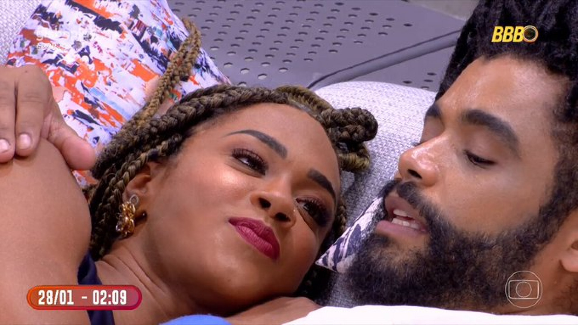Aline e Diogo Almeida trocam carícias no 'BBB 25' - Reprodução / Globo 