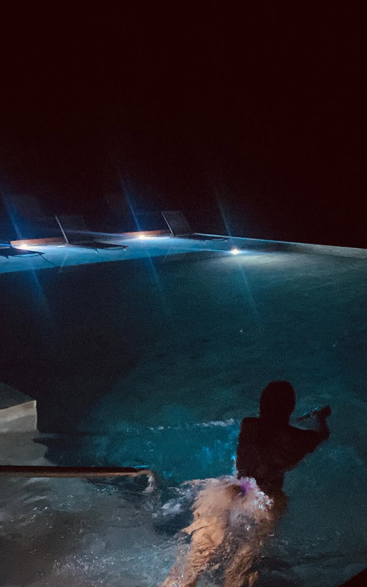 Yuri Lima mostra Iza durante mergulho em piscina - Reprodução/Instagram