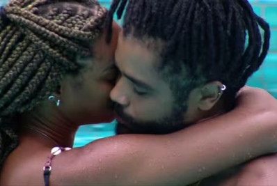 BBB 25: Aline e Diogo Almeida curtem piscina abraçadinhos em clima de romance