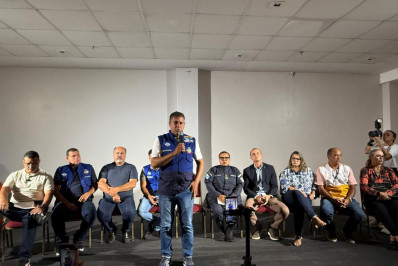 Prefeito de Cabo Frio reúne moradores e autoridades para discutir combate ao crack