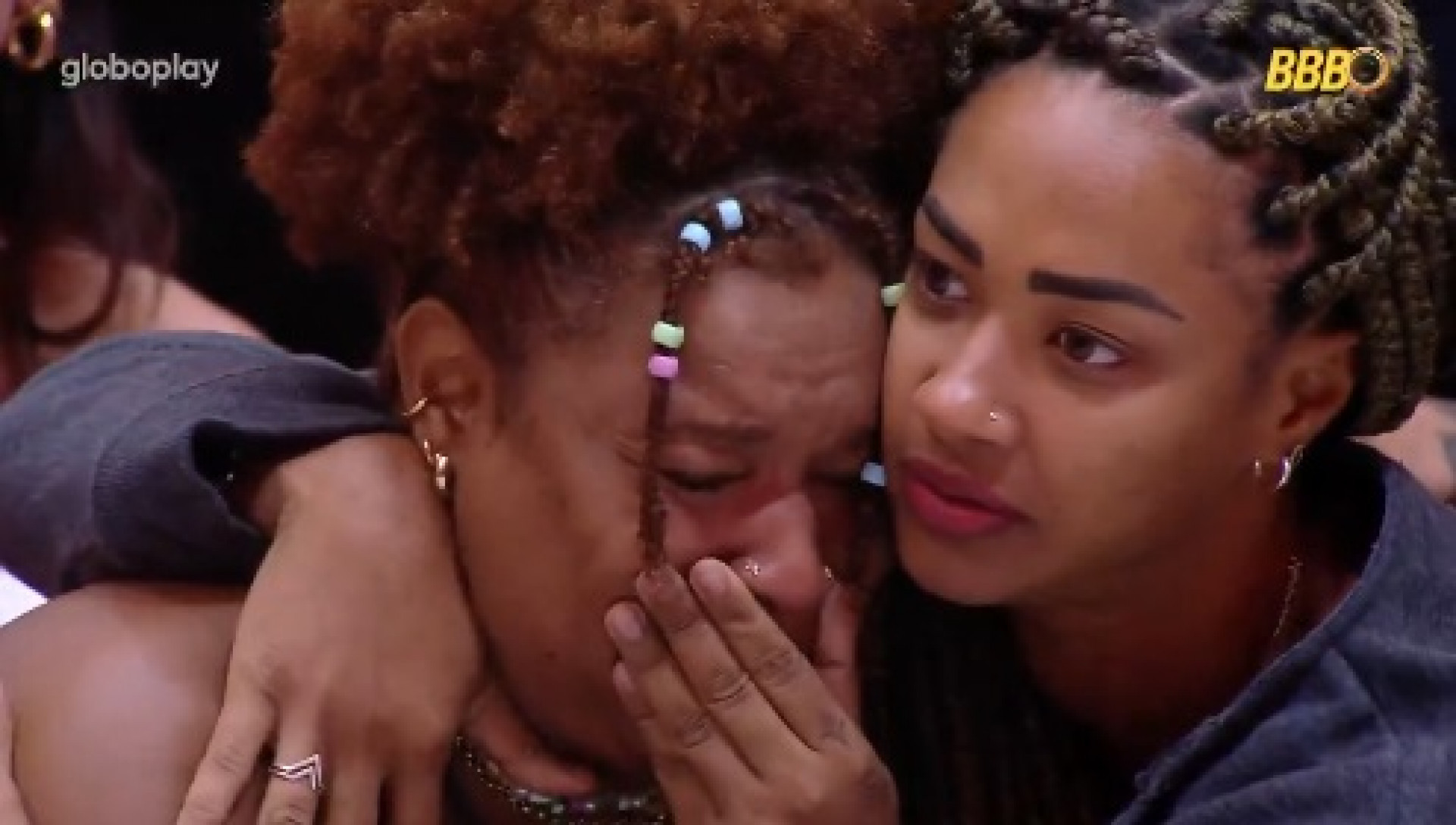 Camilla desabou ao ser assunto no almoço especial  - Reprodução/Globoplay