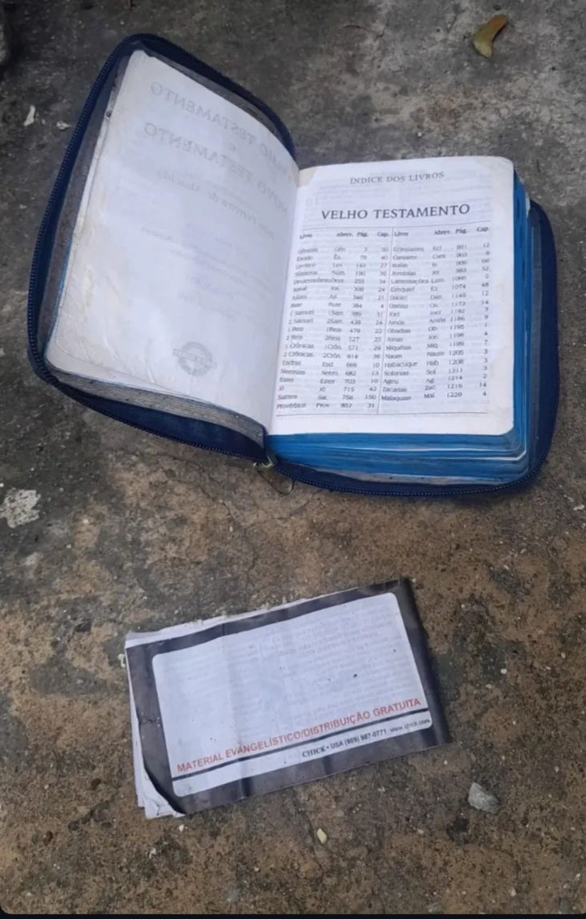 Após destruição do terreiro, bandidos deixavam uma bíblia na porta - Divulgação