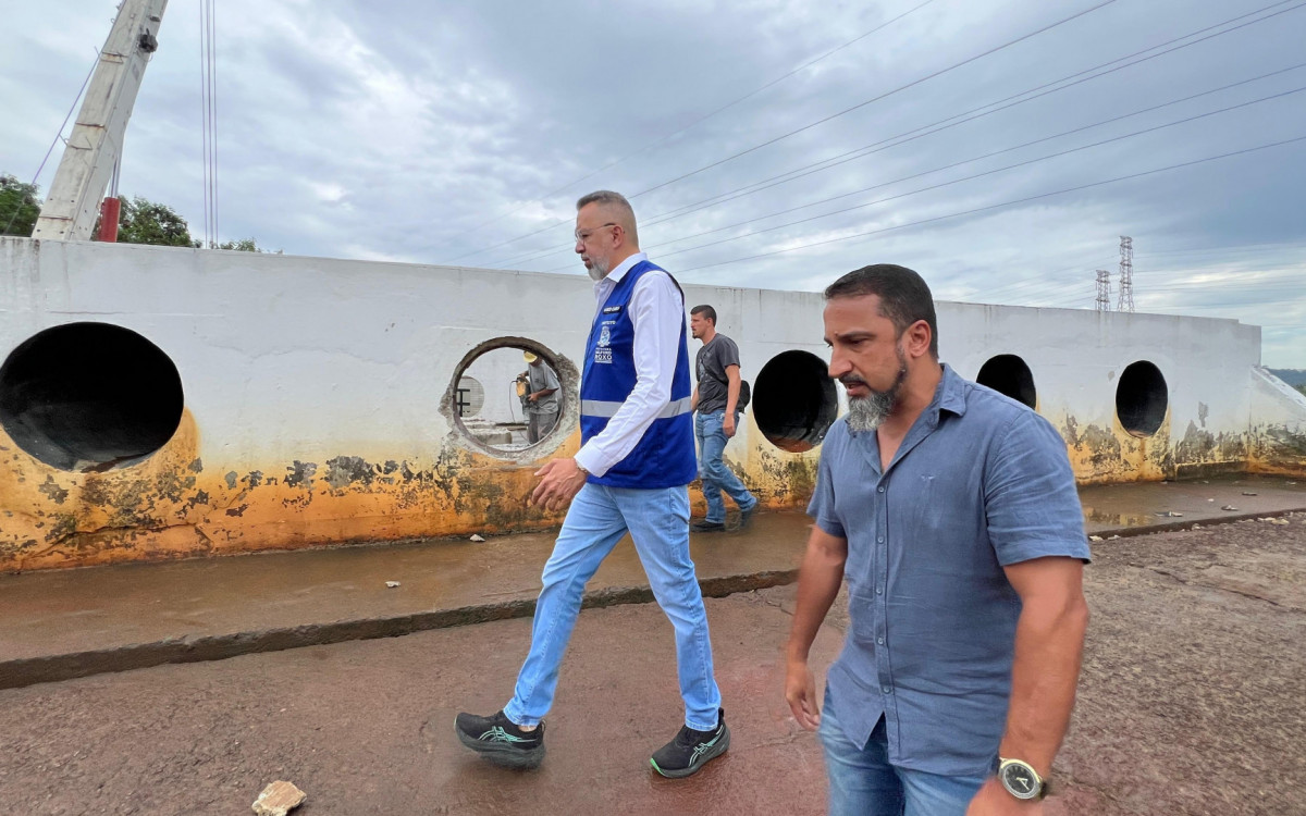 Prefeito Márcio Canella e secretário Flávio Gonçalves percorreram diversas áreas atingidas pelas chuvas