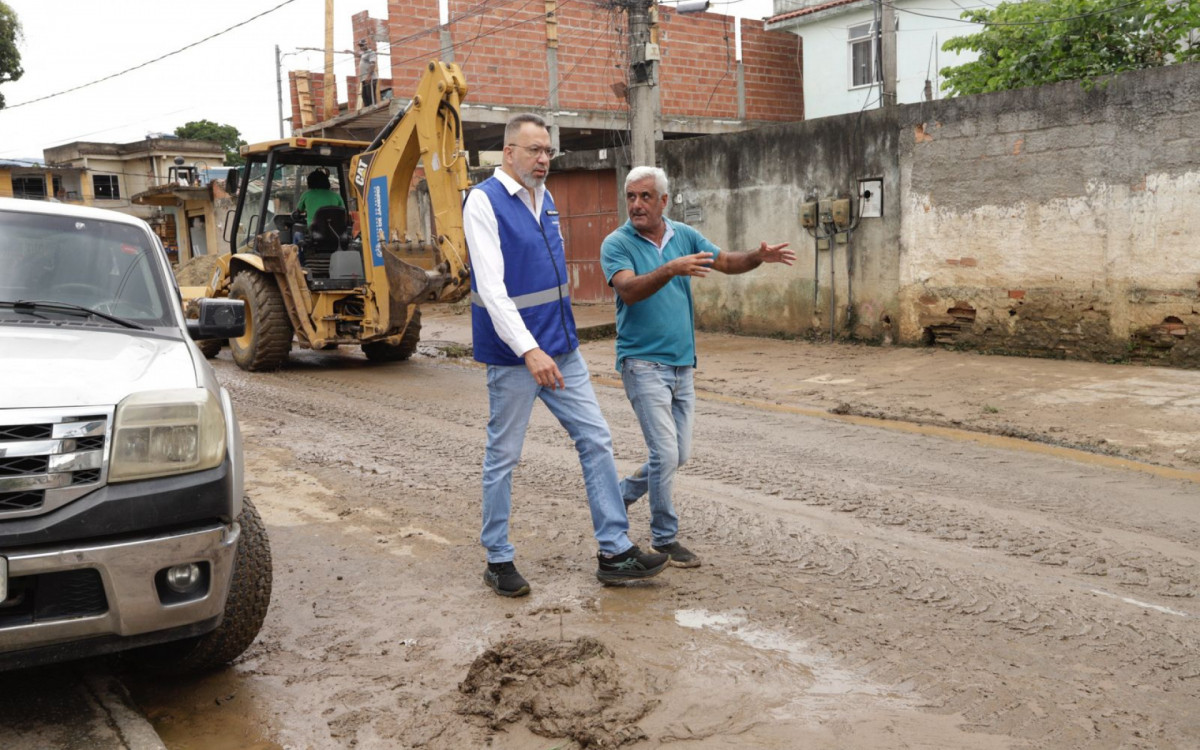 O prefeito Márcio Canella e o secretário de Turismo, Fabinho de Heliópolis, caminharam pelas ruas do Cantão