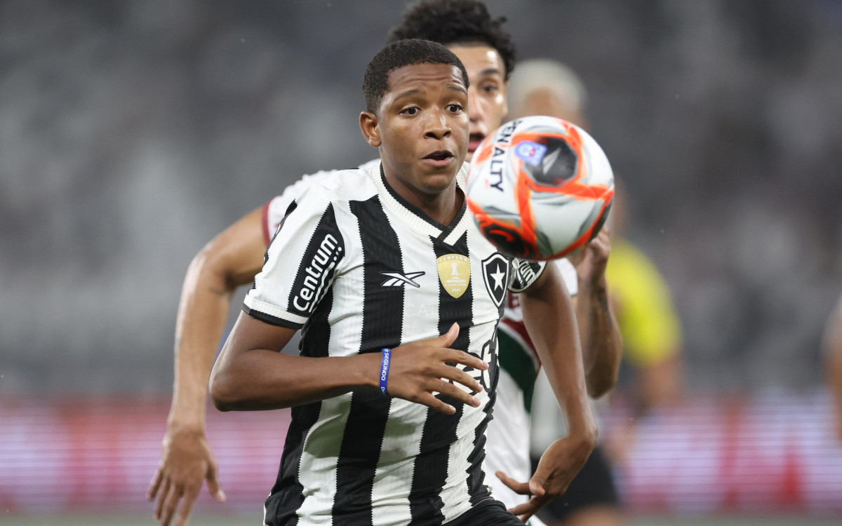Yarlen entrou no segundo tempo de Botafogo x Fluminense