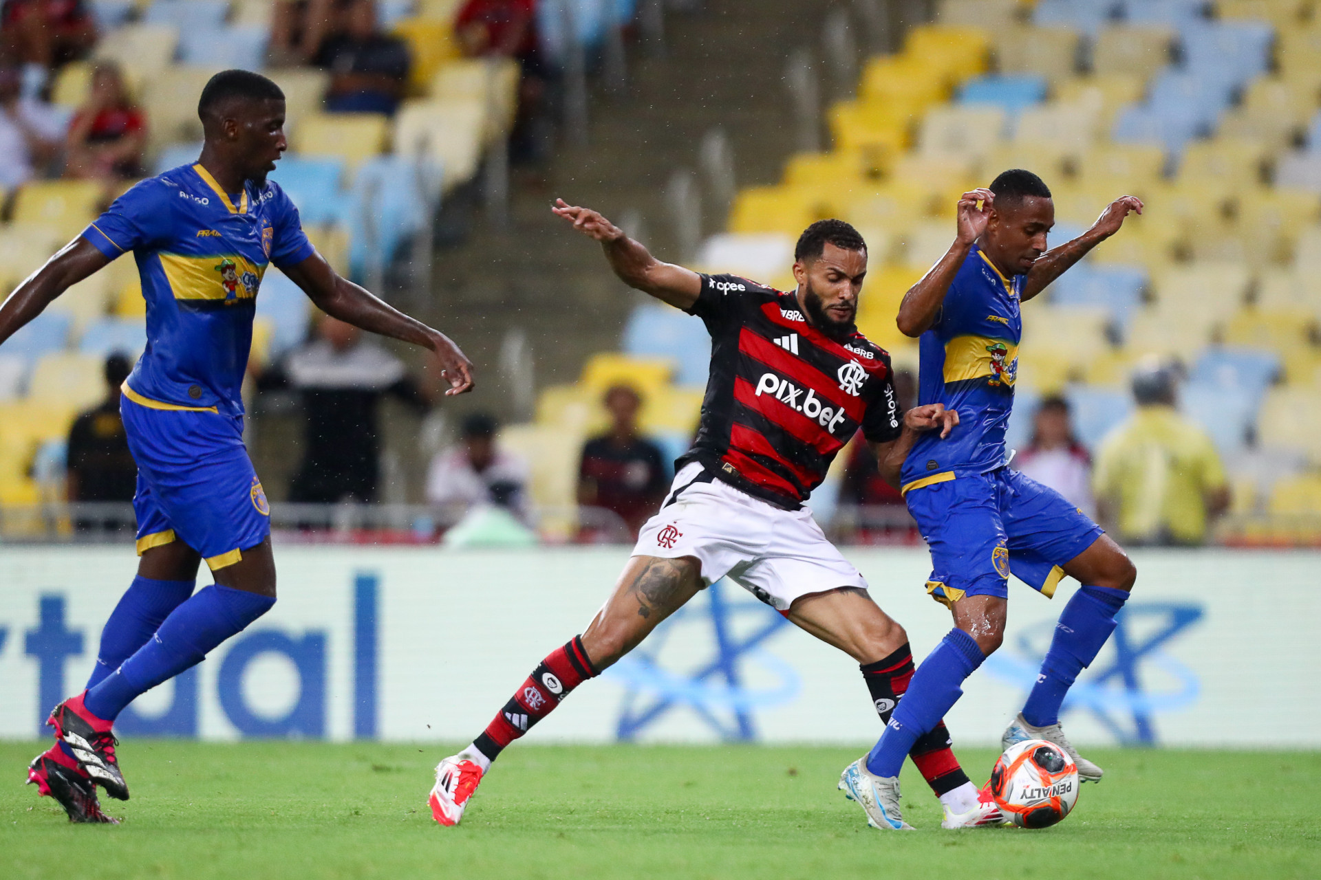 Juninho deixou o gramado no segundo tempo da vit&oacute;ria do Flamengo
 - Gilvan de Souza/Flamengo