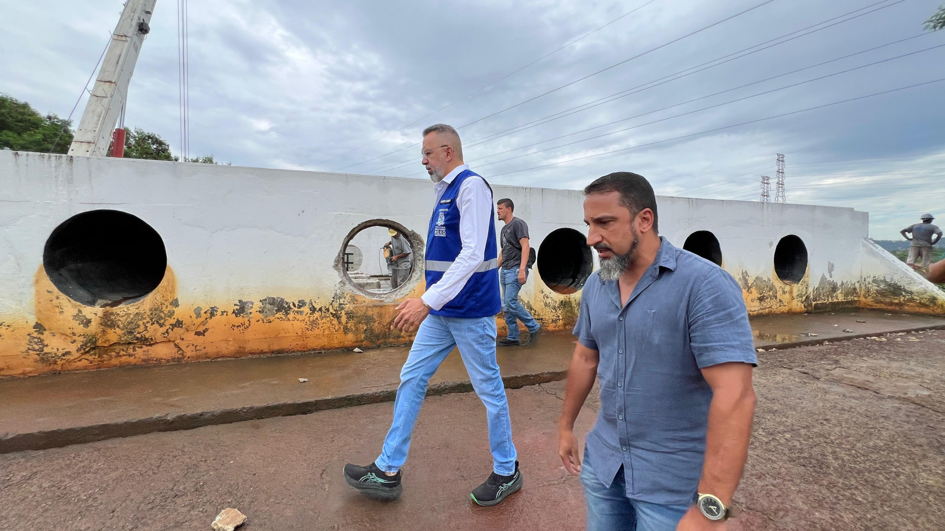 Prefeito M&aacute;rcio Canella e secret&aacute;rio Fl&aacute;vio Gon&ccedil;alves percorreram diversas &aacute;reas atingidas pelas chuvas - Marcos Paulo Ribeiro / PMBR