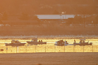 EUA: autoridades dizem que não há sobreviventes em colisão entre avião e helicóptero