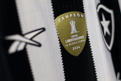 Botafogo estreia patch de campeão da Libertadores em vitória sobre Fluminense