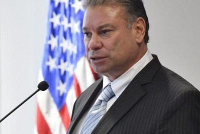 Chefe da embaixada dos EUA pede desculpas por crise de brasileiros deportados algemados