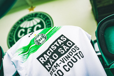'Racistas não são bem-vindos': Coritiba estampará mensagem em jogo após ataques contra Léo