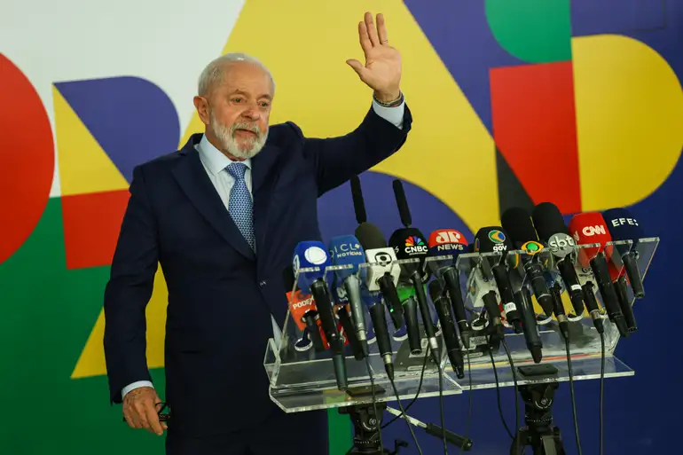 Lula planeja até duas viagens semanais pelo Brasil para tentar reverter popularidade baixa