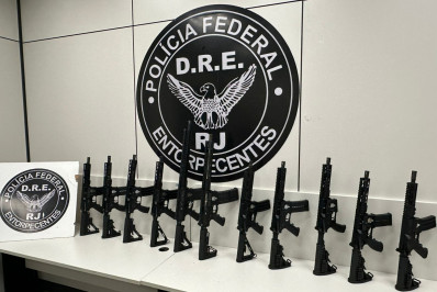 PF apreende 11 fuzis que estariam sendo levados ao Complexo da Penha