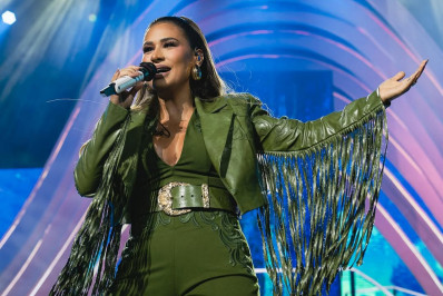 Simone Mendes faz cirurgia plástica após perder 30 kg