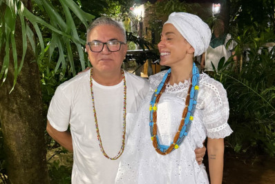 Anitta publica fotos em terreiro de candomblé e perde 100 mil seguidores 