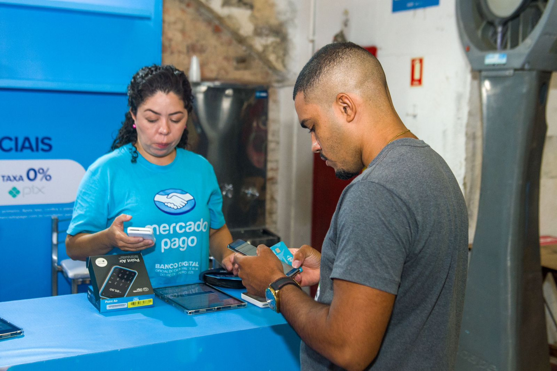 Ambulantes receberam ajuda para abertura de contas digitais - Armando Paiva/Agência O Dia