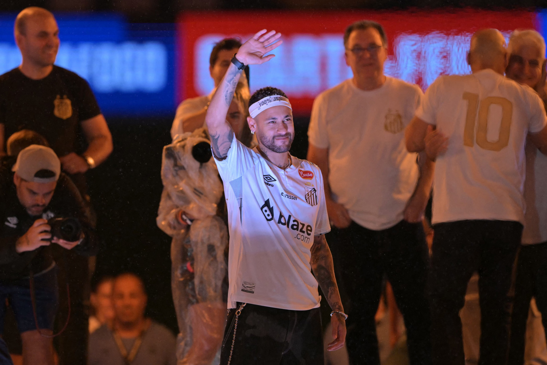 Neymar foi apresentado como novo reforço do Santos - Nelson Almeida/AFP