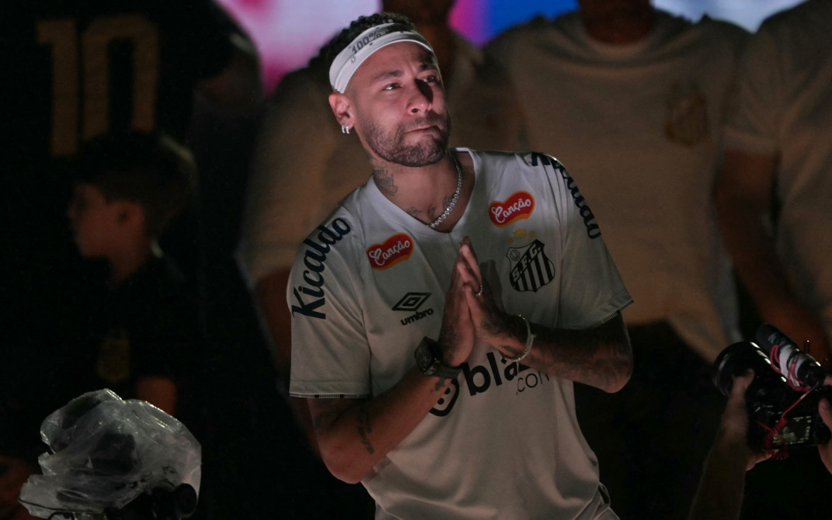 Neymar foi apresentado como novo reforço do Santos