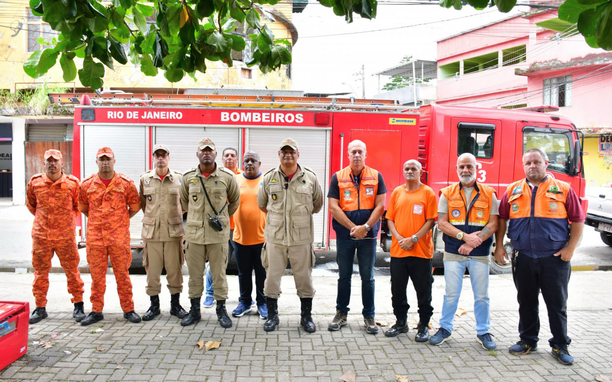 O Corpo de Bombeiros e a Defesa Civil municipal fizeram buscas na tentativa de encontrar o corpo de Vagner Espinosa