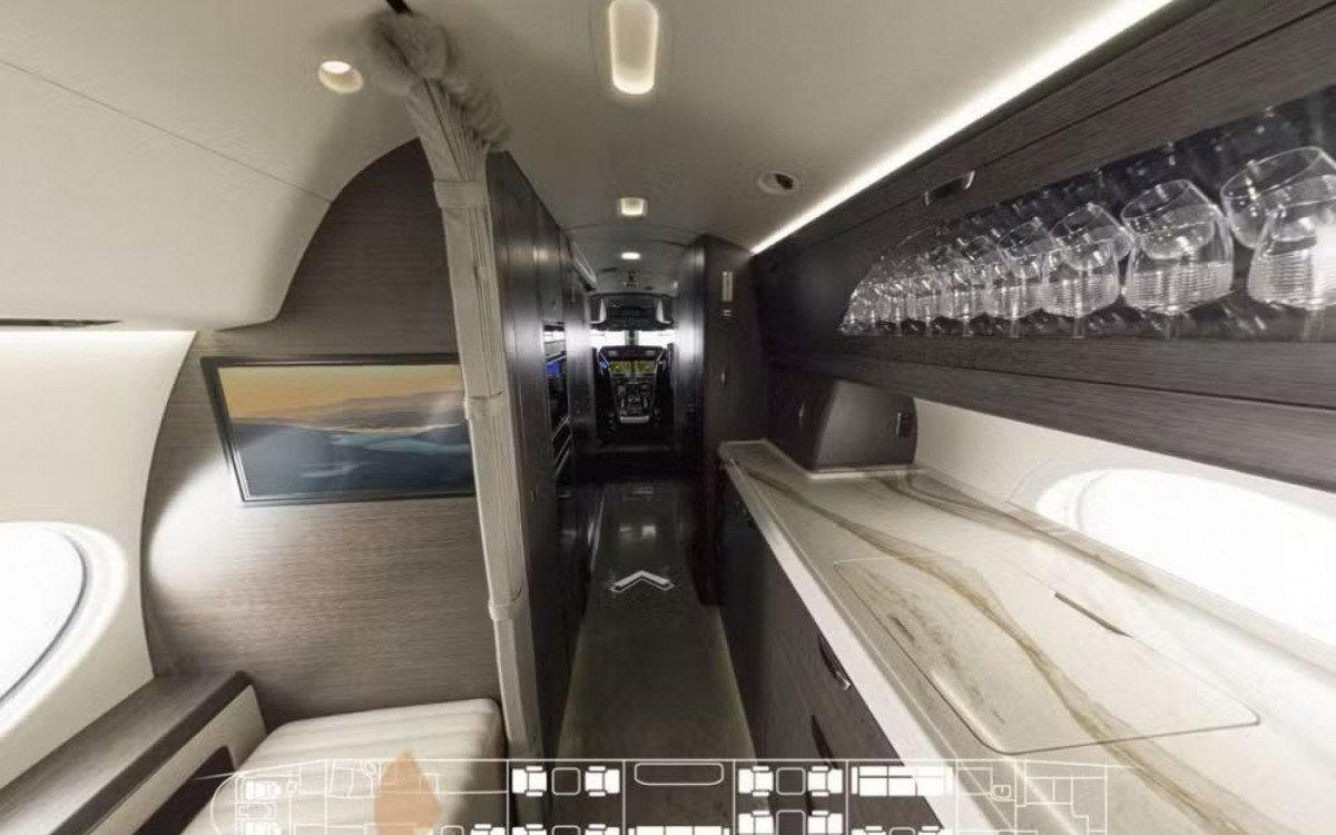 Avião que trouxe Neymar ao Brasil é avaliado em quase R$ 500 milhões