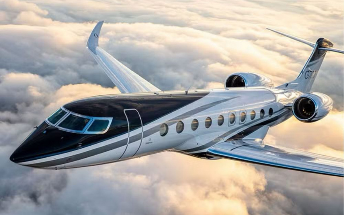 Avião que trouxe Neymar ao Brasil é avaliado em quase R$ 500 milhões