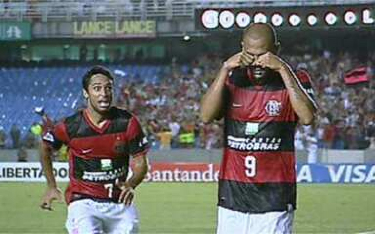 Souza foi o primeiro jogador do Flamengo a provocar o Botafogo com o choror&ocirc; - Reprodu&ccedil;&atilde;o / TV Globo
