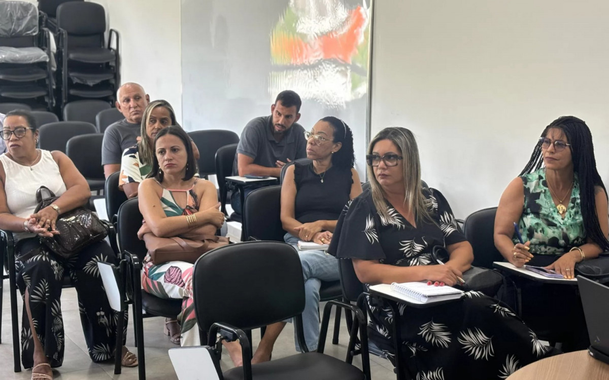 Reunião com representantes do Sindicato Estadual dos Profissionais da Educação (SEPE) da Região dos Lagos