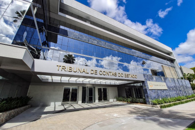 Presidente, vice e corregedor do TCE-RS são condenados a devolver penduricalhos de R$ 1,5 mi