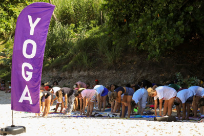 Yoga na Praia, realizado pelo Dharma Bhmi, acontece neste domingo, dia 2 de fevereiro