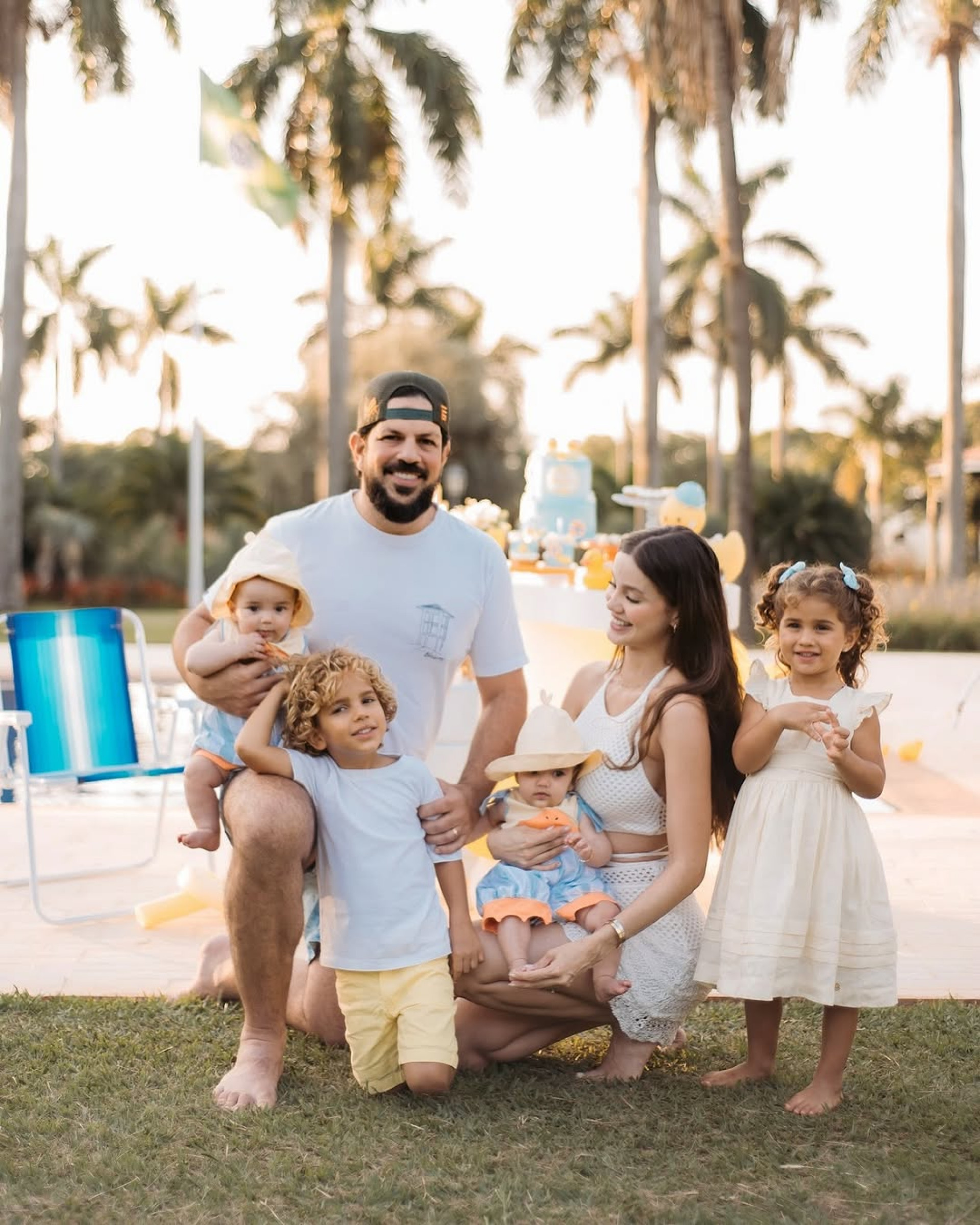 Sorocaba, Biah Rodrigues e os filhos, Theo, Fernanda, Zion e Angelina - Reprodução / Instagram