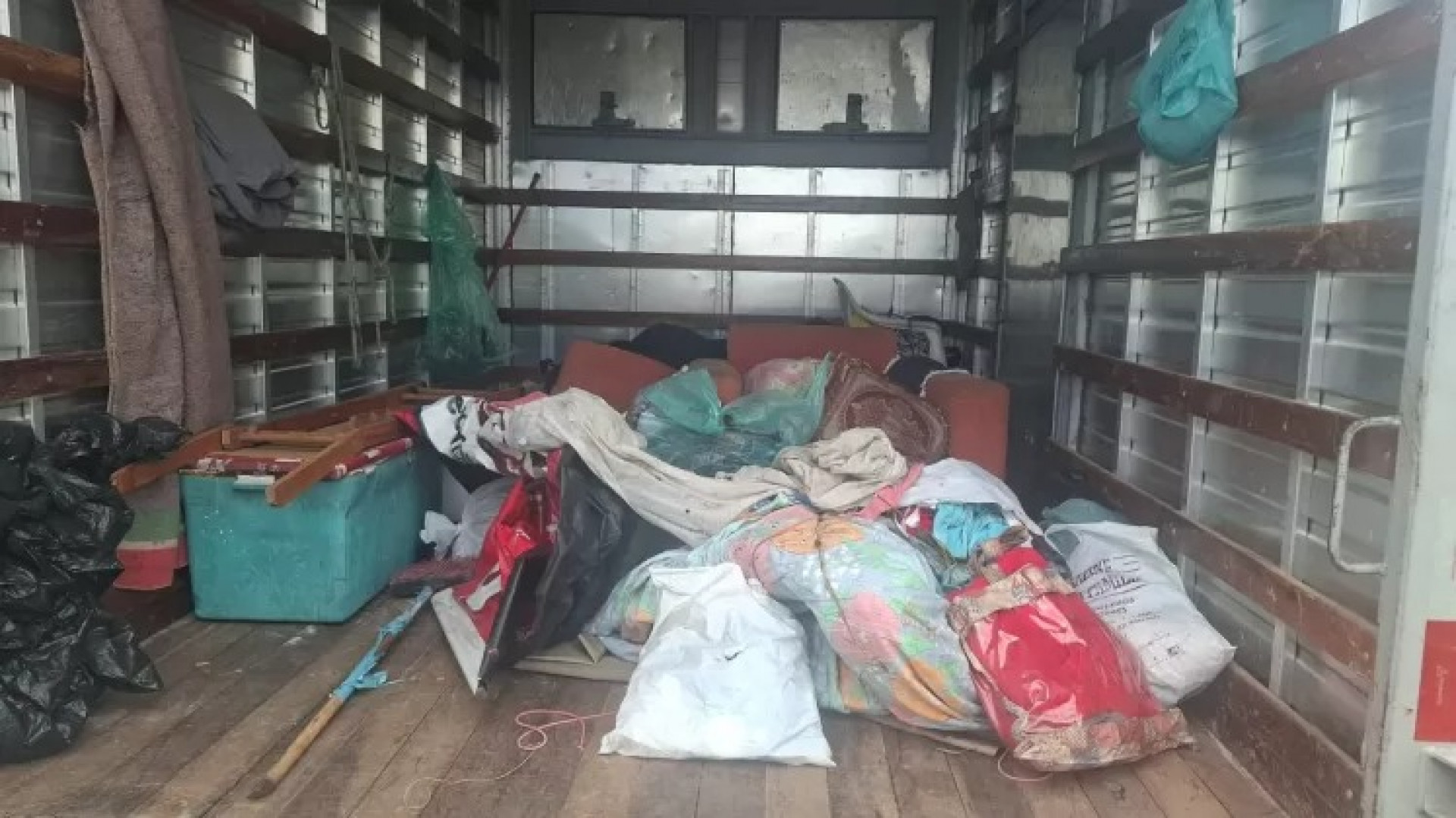 Remo&ccedil;&atilde;o de um acampamento irregular instalado em uma &aacute;rea de duna no bairro Foguete - Ascom 