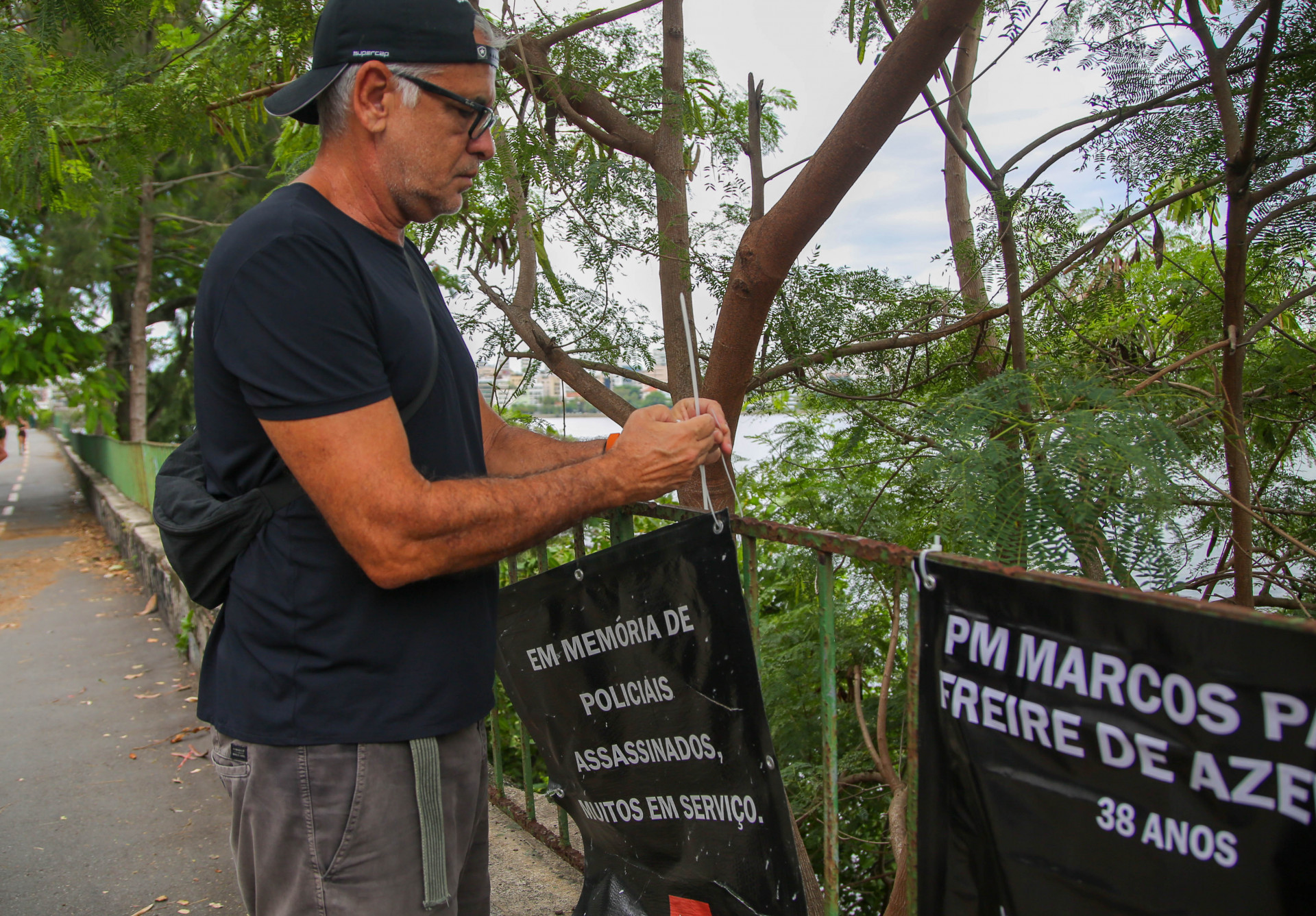 Antonio Carlos Costa não entende porque as fotos das crianças não pode ficar  - Rafael Henrique Brito / ONG Rio de Paz