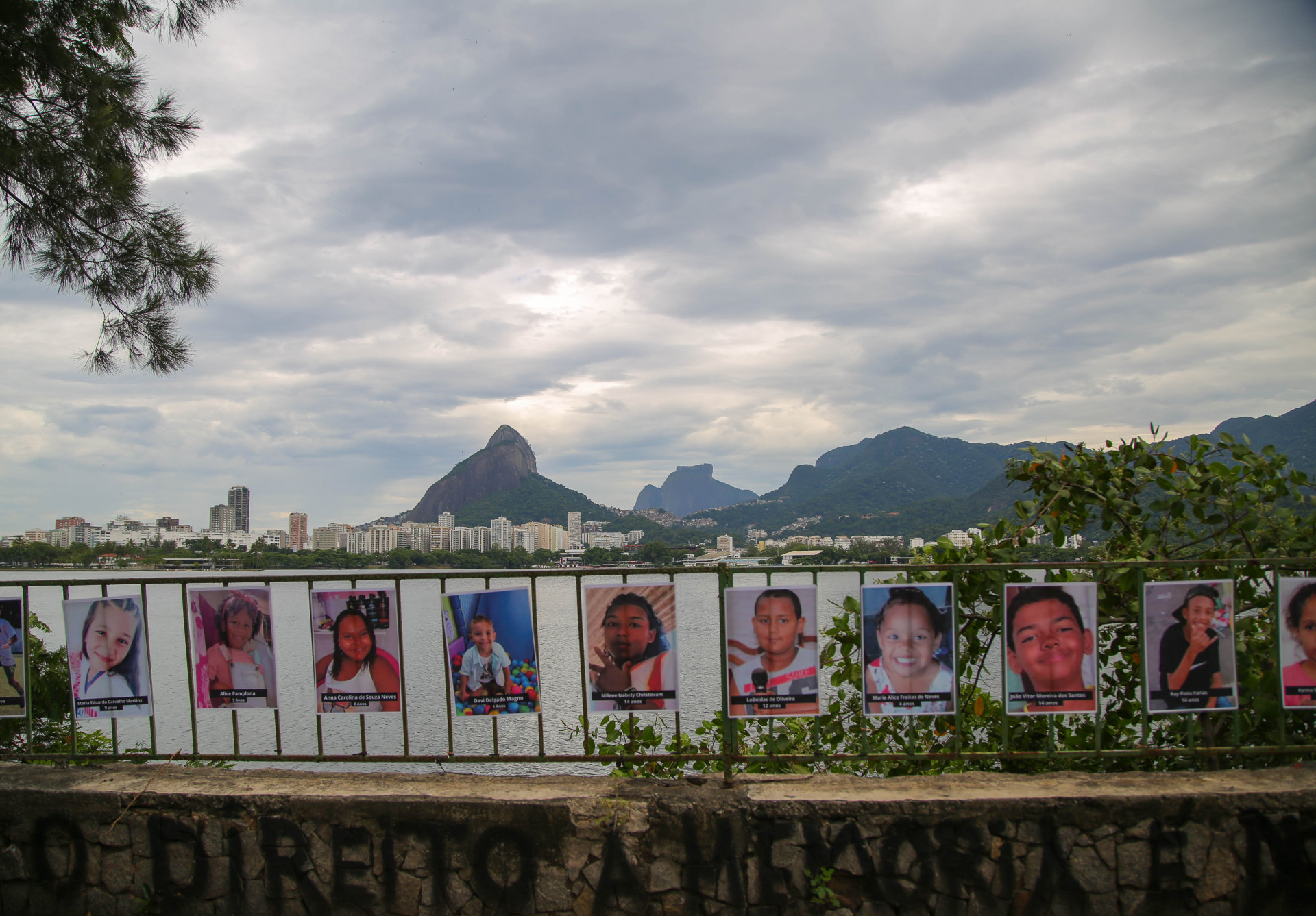 Por conta da proibição, fotos das crianças mortas foram colocadas e retiradas - Rafael Henrique Brito / ONG Rio de Paz