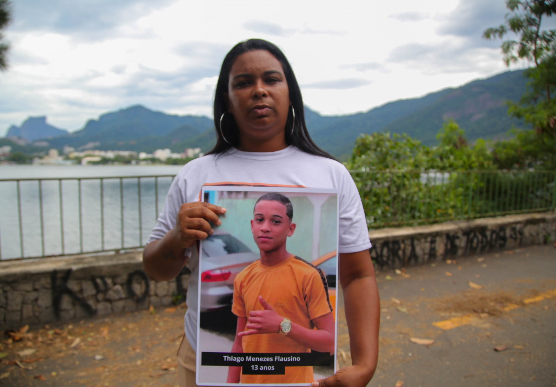 Priscila Menezes, mãe de Thiago, estava desolada - Rafael Henrique Brito / ONG Rio de Paz